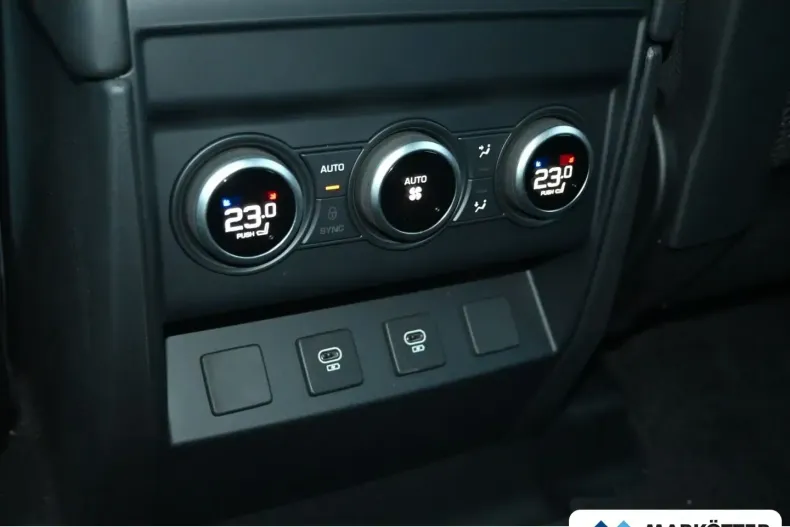 Land Rover Defender din 2024 cu 5.425 km - oferta LAN157664 - foto 42