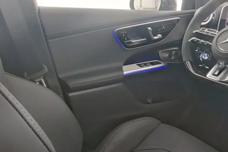 Mercedes-Benz GLC 63 AMG din 2024 cu 4.570 km - oferta MER157671 - foto 5