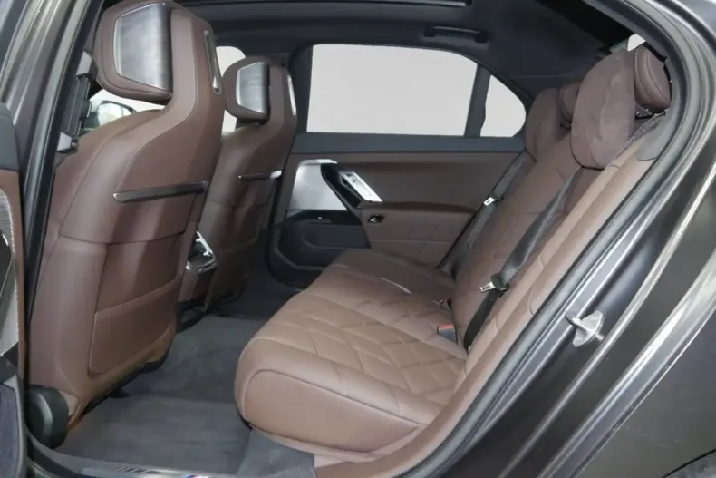 BMW 750 din 2024 cu 11.450 km - oferta BMW157705 - foto 5