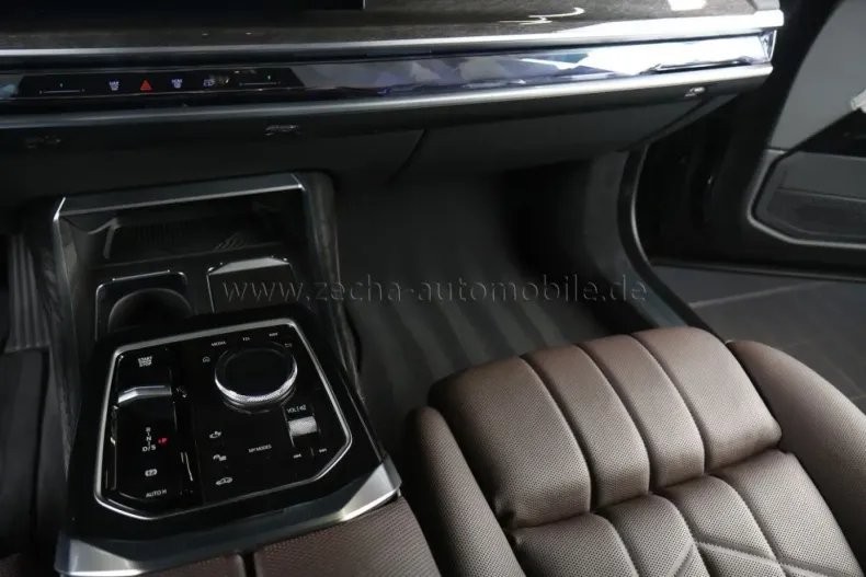 BMW 750 din 2023 cu 7.500 km - oferta BMW157707 - foto 6