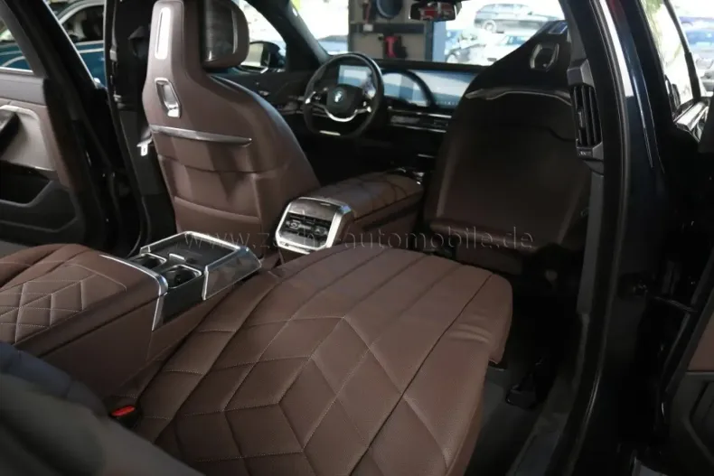 BMW 750 din 2023 cu 7.500 km - oferta BMW157707 - foto 13