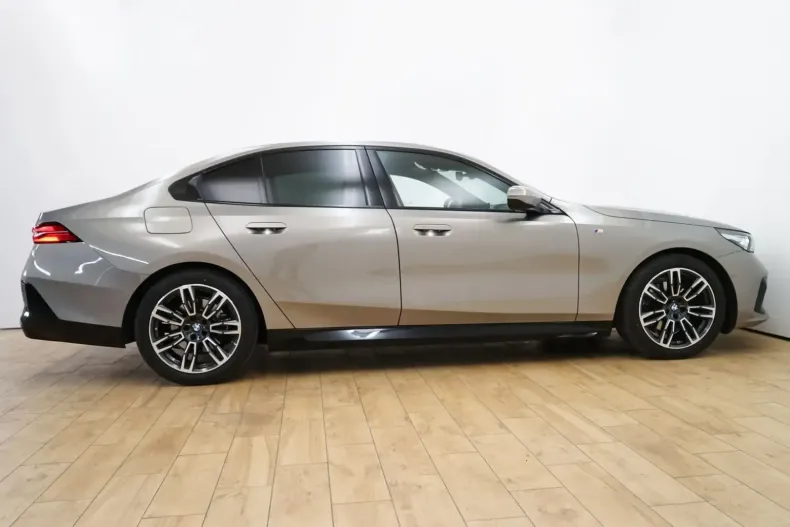 BMW 520 din 2024 cu 12.700 km - oferta BMW157738 - foto 3