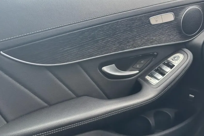 Mercedes-Benz GLC 300 din 2021 cu 79.192 km - oferta MER157750 - foto 18