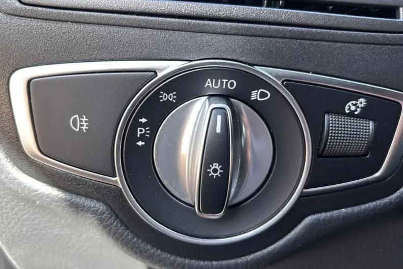 Mercedes-Benz GLC 300 din 2021 cu 67.652 km - oferta MER157751 - foto 27