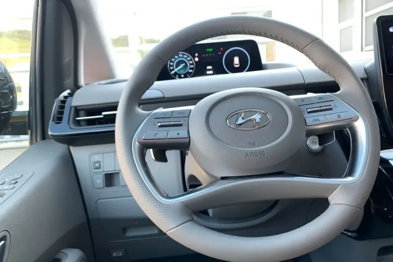 Hyundai STARIA din 2022 cu 65.930 km - oferta HYU157762 - foto 14