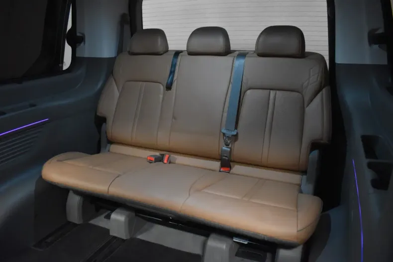 Hyundai STARIA din 2022 cu 41.499 km - oferta HYU157764 - foto 17