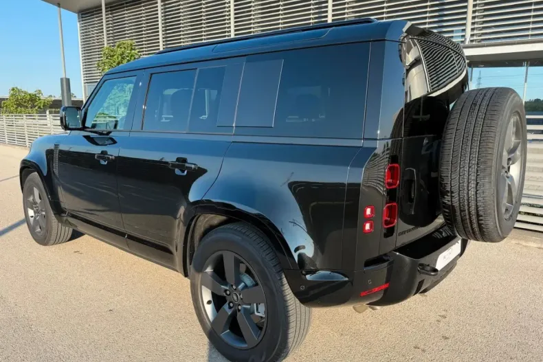 Land Rover Defender din 2025 cu 11.868 km - oferta LAN157781 - foto 8