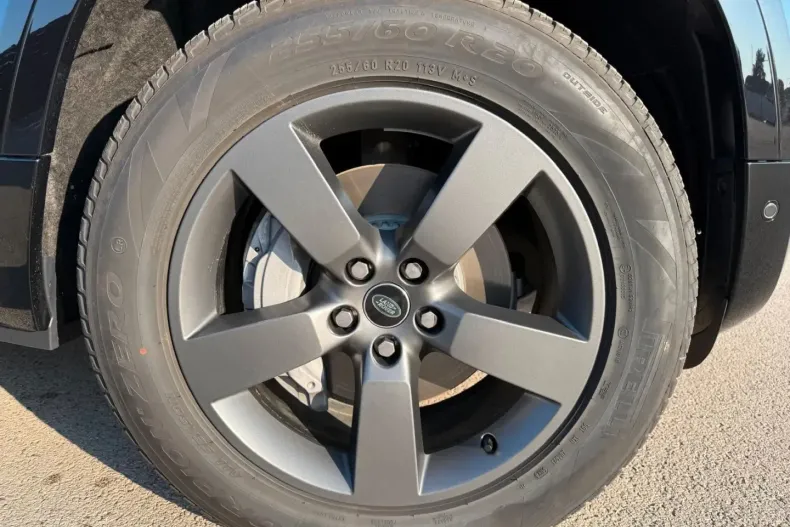 Land Rover Defender din 2025 cu 11.868 km - oferta LAN157781 - foto 12