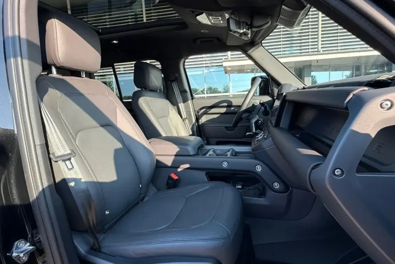 Land Rover Defender din 2025 cu 11.868 km - oferta LAN157781 - foto 13