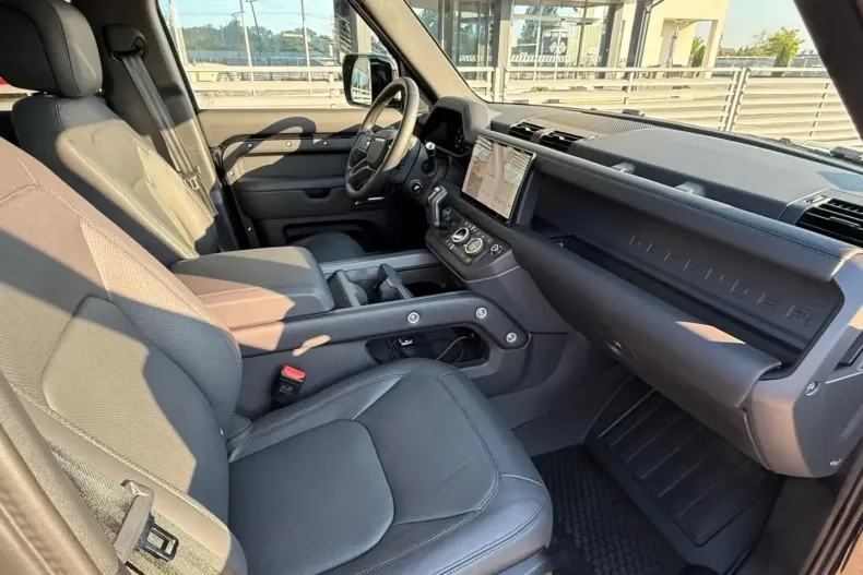 Land Rover Defender din 2025 cu 11.868 km - oferta LAN157781 - foto 16