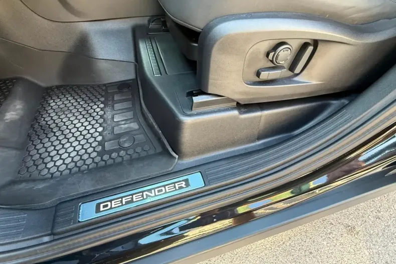 Land Rover Defender din 2025 cu 11.868 km - oferta LAN157781 - foto 18