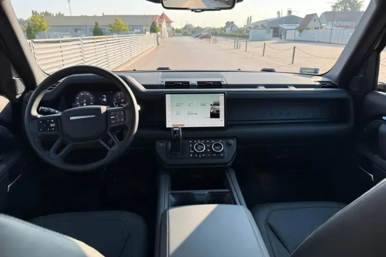 Land Rover Defender din 2025 cu 11.868 km - oferta LAN157781 - foto 21