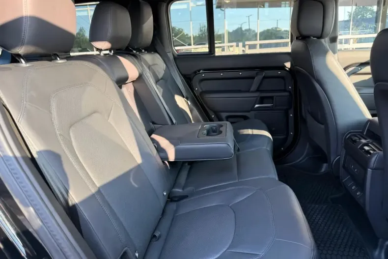 Land Rover Defender din 2025 cu 11.868 km - oferta LAN157781 - foto 24