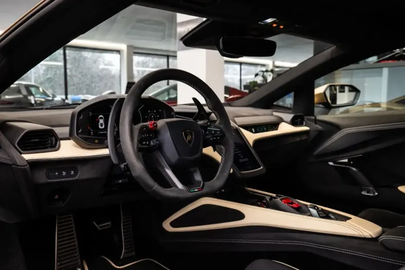 Lamborghini Revuelto din 2024 cu 5.500 km - oferta LAM157782 - foto 5