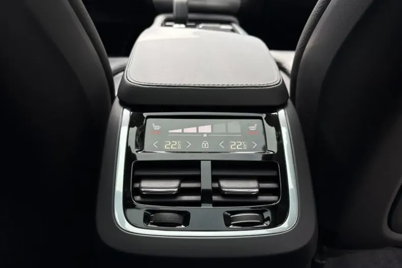 Volvo XC90 din 2024 cu 48.870 km - oferta VOL157839 - foto 16