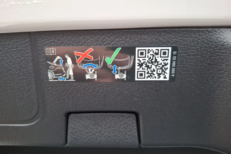 Mercedes-Benz CLA din 2023 cu 25.072 km - oferta MER157875 - foto 29