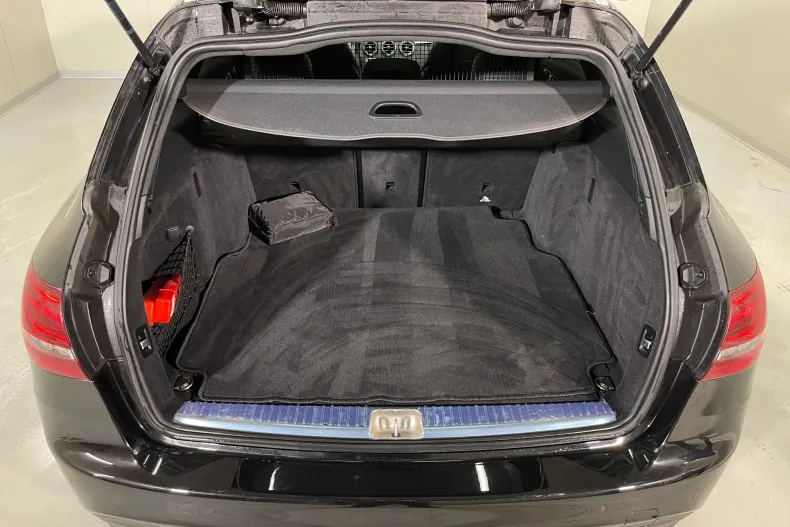 Mercedes-Benz C din 2021 cu 42.484 km - oferta MER157888 - foto 15