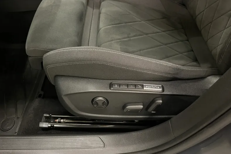 Volkswagen Golf din 2021 cu 55.628 km - oferta VOL157890 - foto 26