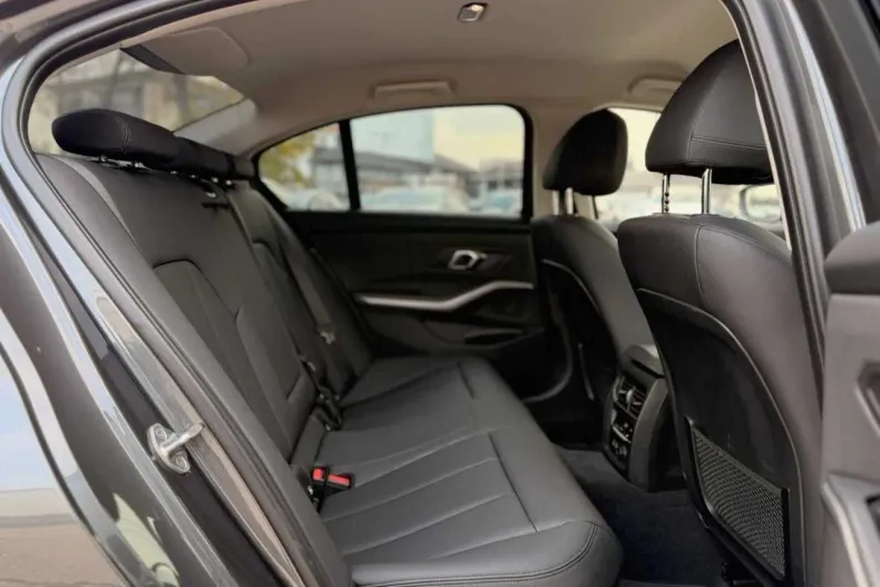 BMW Seria 3 din 2019 cu 72.000 km - oferta BMW157907 - foto 17