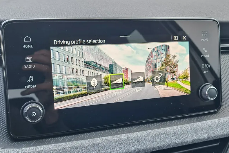 Skoda Kamiq din 2025 cu 17.875 km - oferta SKO157930 - foto 11