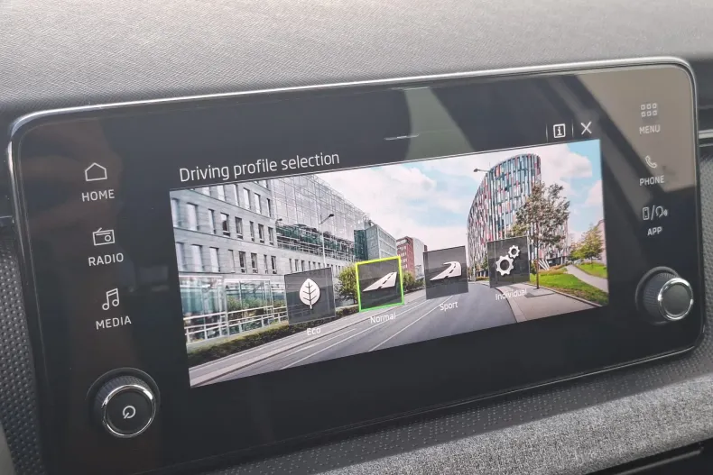 Skoda Kamiq din 2025 cu 18.457 km - oferta SKO157931 - foto 25