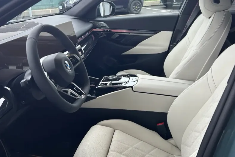 BMW Seria 5 din 2025 cu 7 km - oferta BMW157938 - foto 8