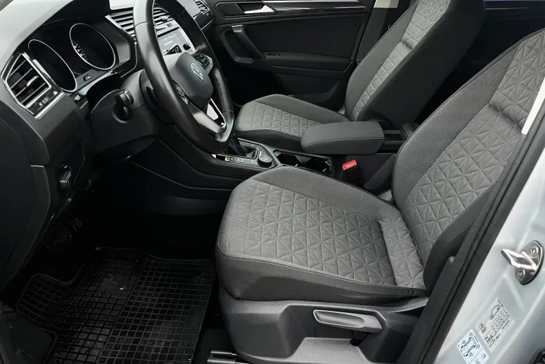 Volkswagen Tiguan din 2023 cu 43.556 km - oferta VOL157944 - foto 9