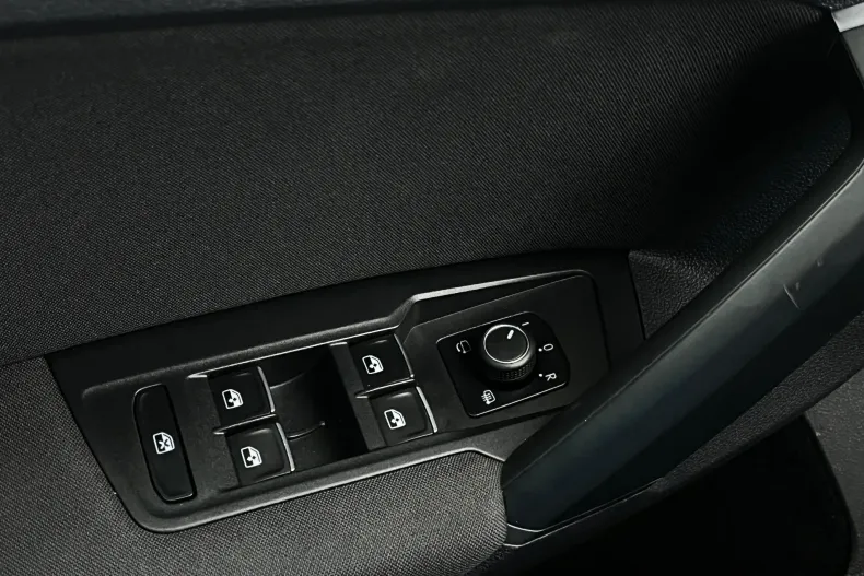 Volkswagen Tiguan din 2023 cu 43.556 km - oferta VOL157944 - foto 18