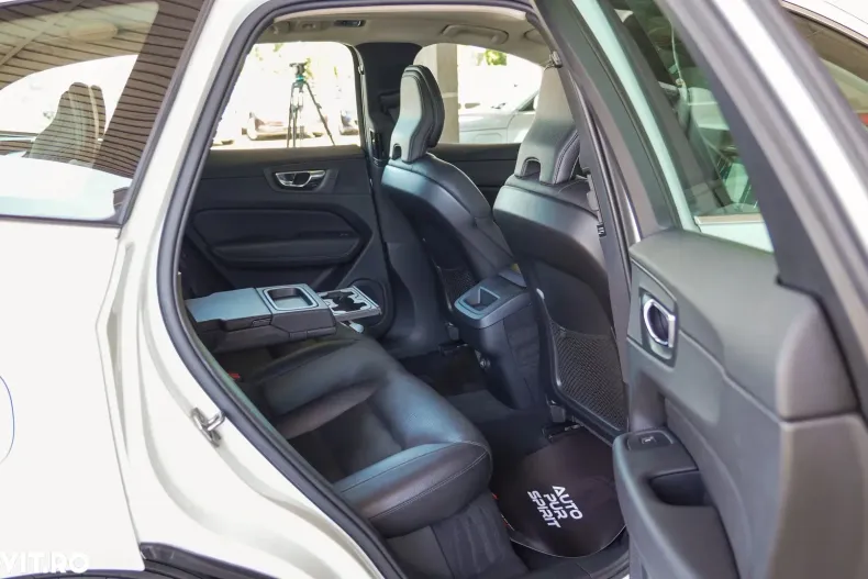 Volvo XC60 din 2019 cu 169.000 km - oferta VOL157952 - foto 33