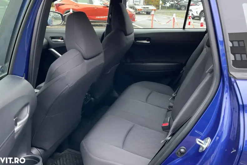 Toyota Corolla Cross din 2024 cu 7.830 km - oferta TOY157992 - foto 17