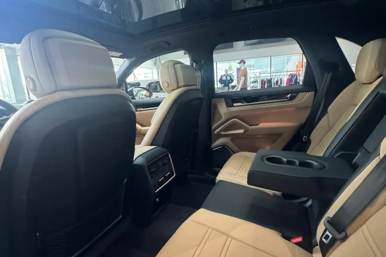 Porsche Cayenne din 2024 cu 14.460 km - oferta POR158013 - foto 4