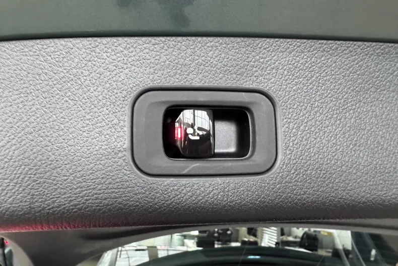 Mercedes-Benz GLC din 2025 cu 14.400 km - oferta MER158014 - foto 10