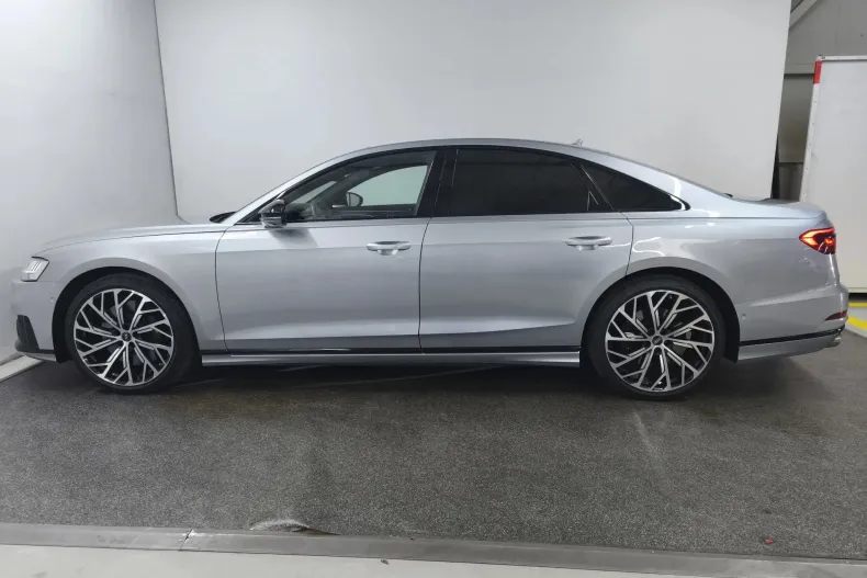 Audi S8 din 2020 cu 76.000 km - oferta AUD158119 - foto 2
