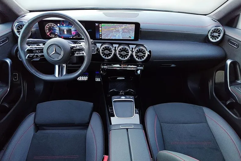 Mercedes-Benz CLA din 2024 cu 26.500 km - oferta MER158139 - foto 8