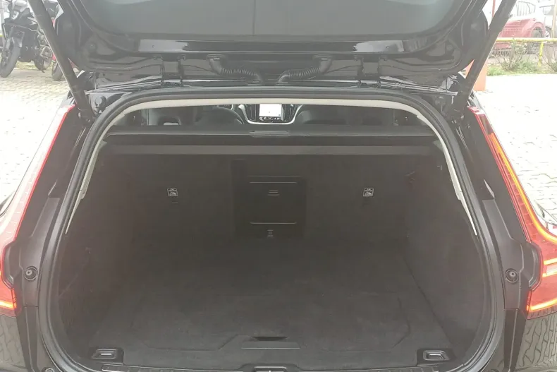 Volvo V60 din 2021 cu 130.900 km - oferta VOL158159 - foto 6