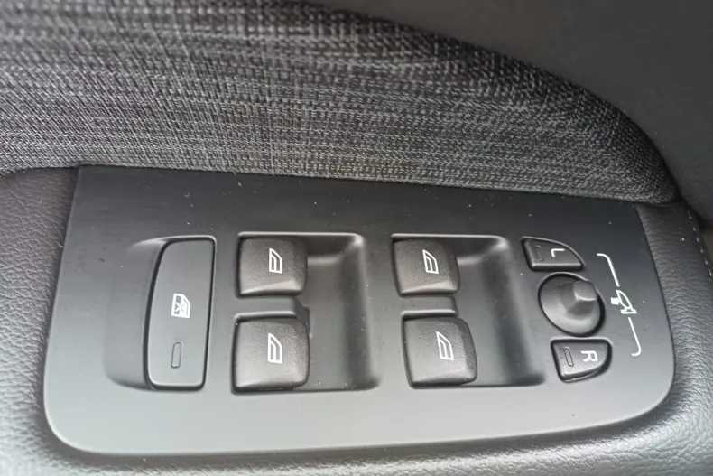 Volvo V60 din 2021 cu 130.900 km - oferta VOL158159 - foto 12