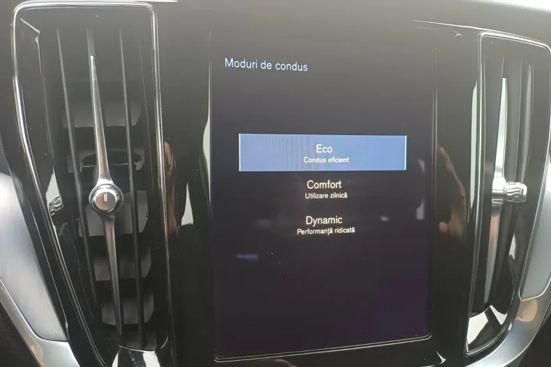 Volvo V60 din 2021 cu 130.900 km - oferta VOL158159 - foto 18