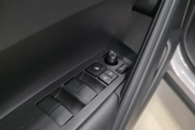 Toyota Corolla Cross din 2025 cu 3.500 km - oferta TOY158169 - foto 5