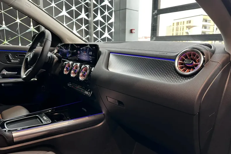 Mercedes-Benz EQA din 2025 cu 8 km - oferta MER158193 - foto 11