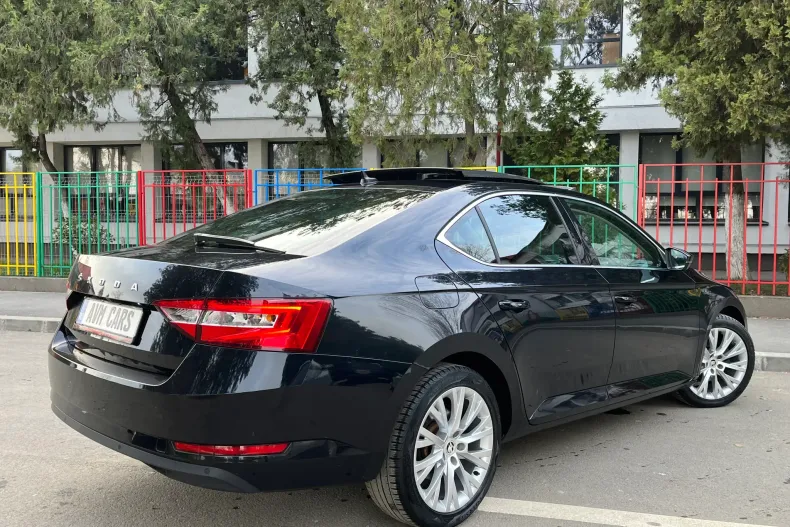 Skoda Superb din 2019 cu 155.700 km - oferta SKO158215 - foto 4