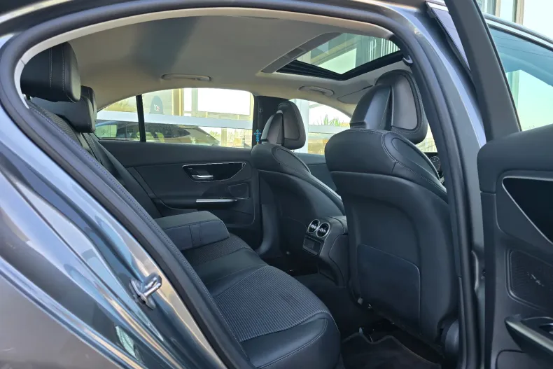 Mercedes-Benz C din 2022 cu 58.504 km - oferta MER158218 - foto 13