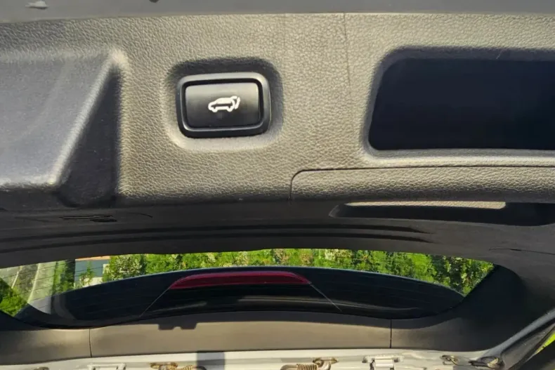 Hyundai SANTA FE din 2021 cu 56.128 km - oferta HYU158225 - foto 20