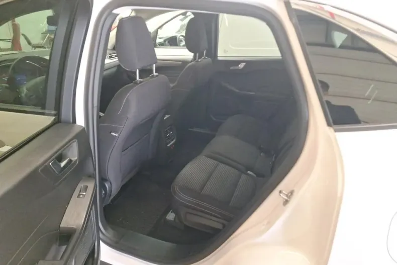 Ford Kuga din 2023 cu 27.226 km - oferta FOR158230 - foto 9