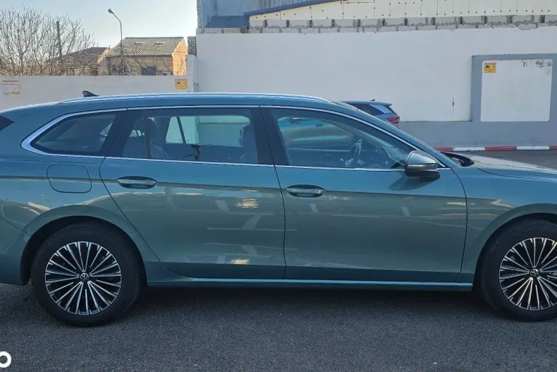 Volkswagen Passat din 2024 cu 13.236 km - oferta VOL158301 - foto 4