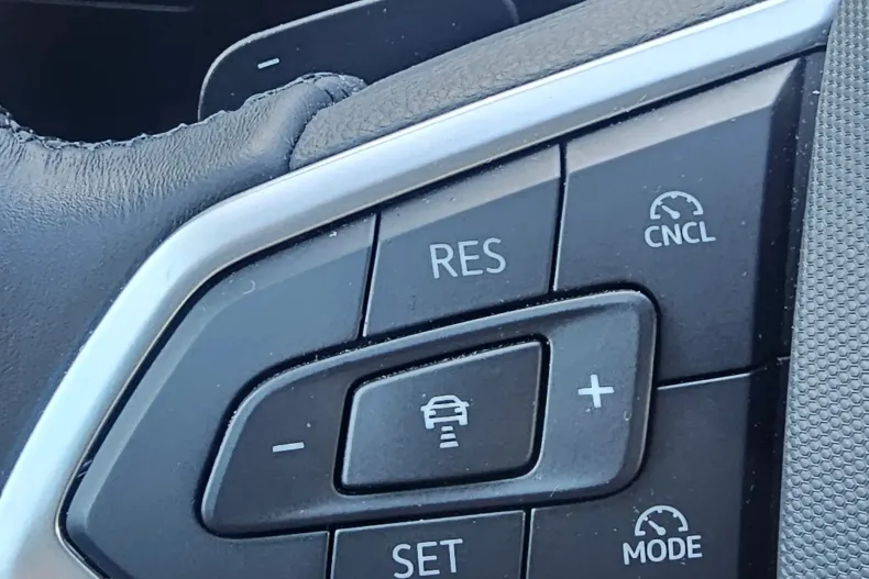 Volkswagen Passat din 2024 cu 13.236 km - oferta VOL158301 - foto 25