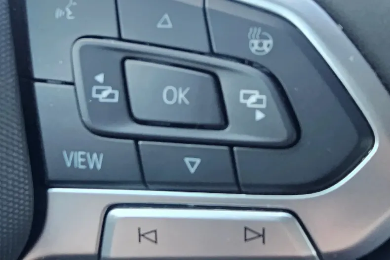 Volkswagen Passat din 2024 cu 13.236 km - oferta VOL158301 - foto 26