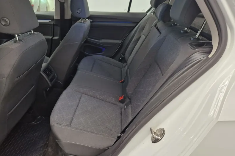 Volkswagen Golf din 2022 cu 32.951 km - oferta VOL158305 - foto 4