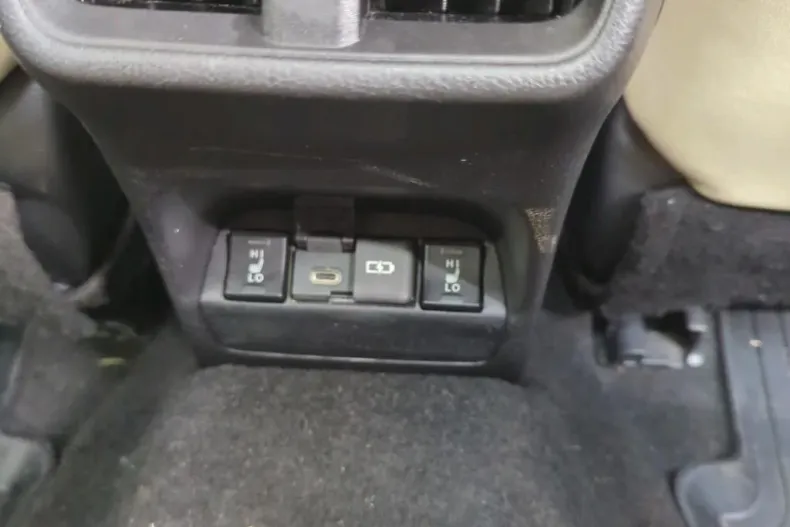 Lexus UX din 2022 cu 13.714 km - oferta LEX158306 - foto 6