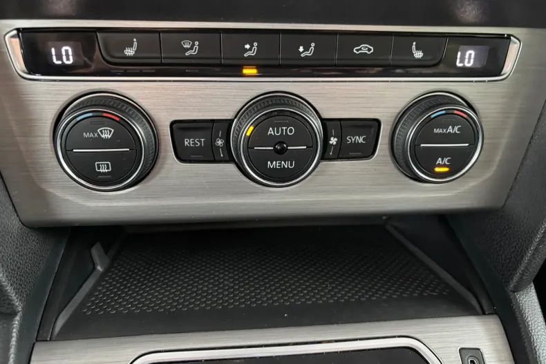 Volkswagen Passat din 2020 cu 143.698 km - oferta VOL158342 - foto 22