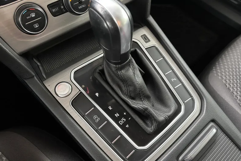 Volkswagen Passat din 2020 cu 143.698 km - oferta VOL158342 - foto 24